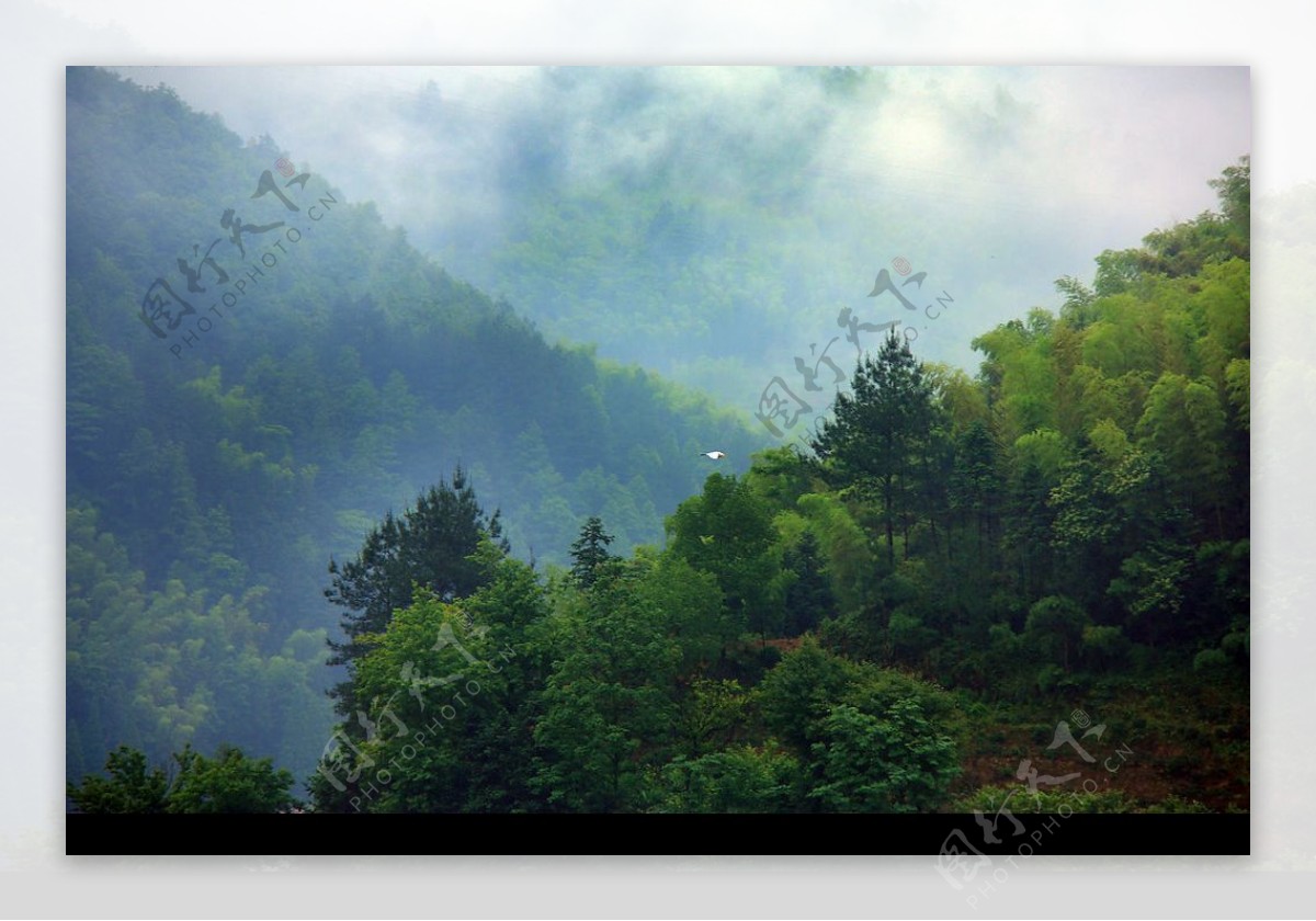 赤木山云山雾海图片