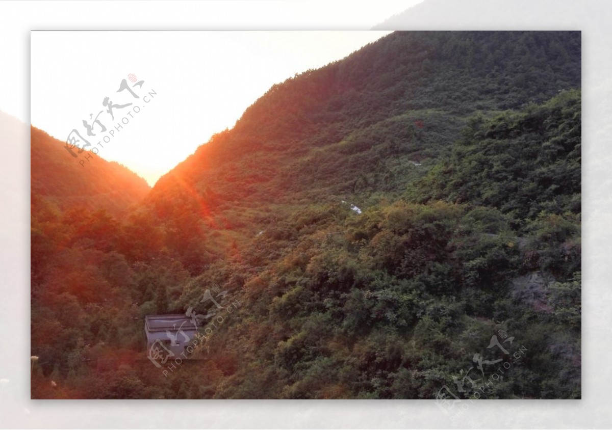 山中夕阳图片