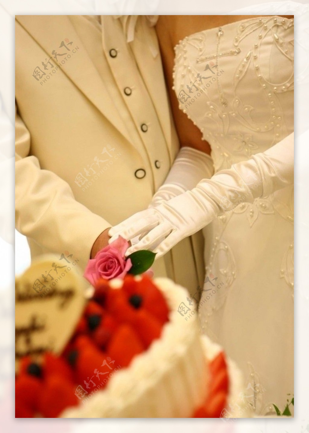 婚礼新娘新郎切蛋糕图片