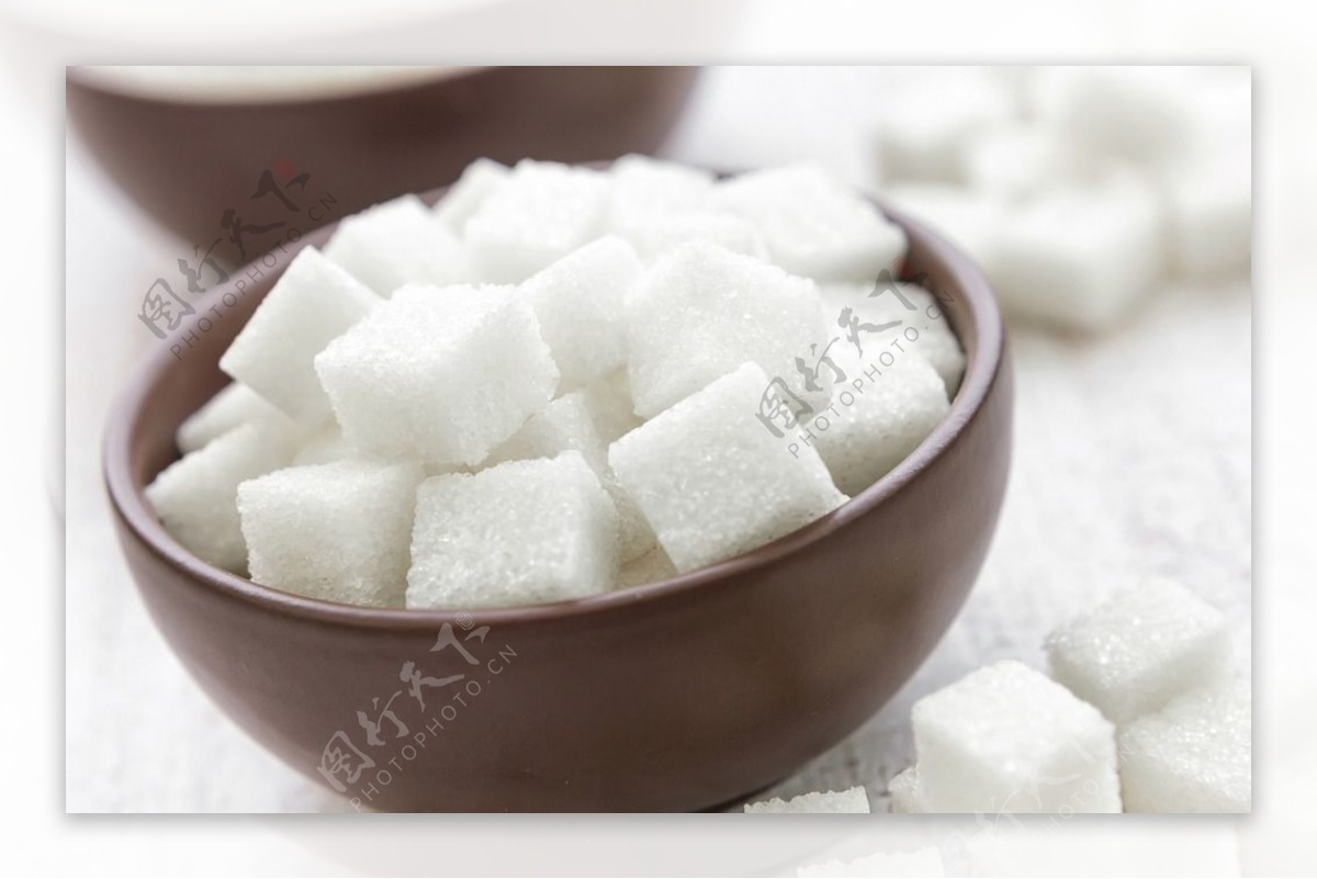 冰糖的原料是什么?和白糖有什么区别和联系?-