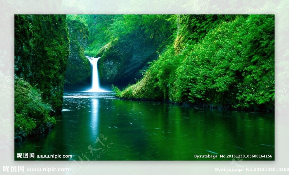 绿色河流瀑布图片