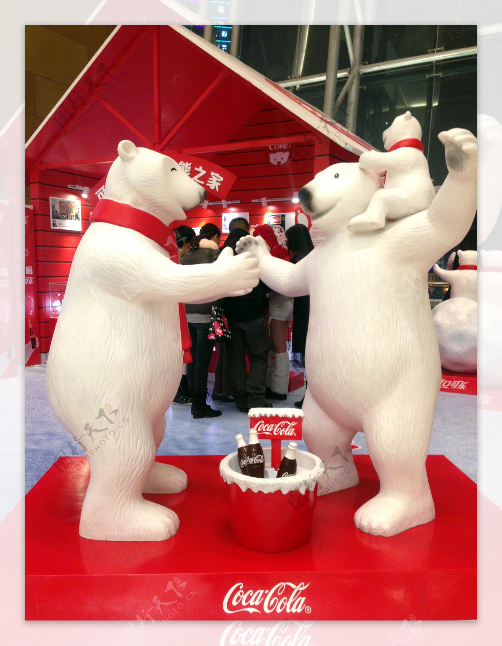 北极熊塑像图片