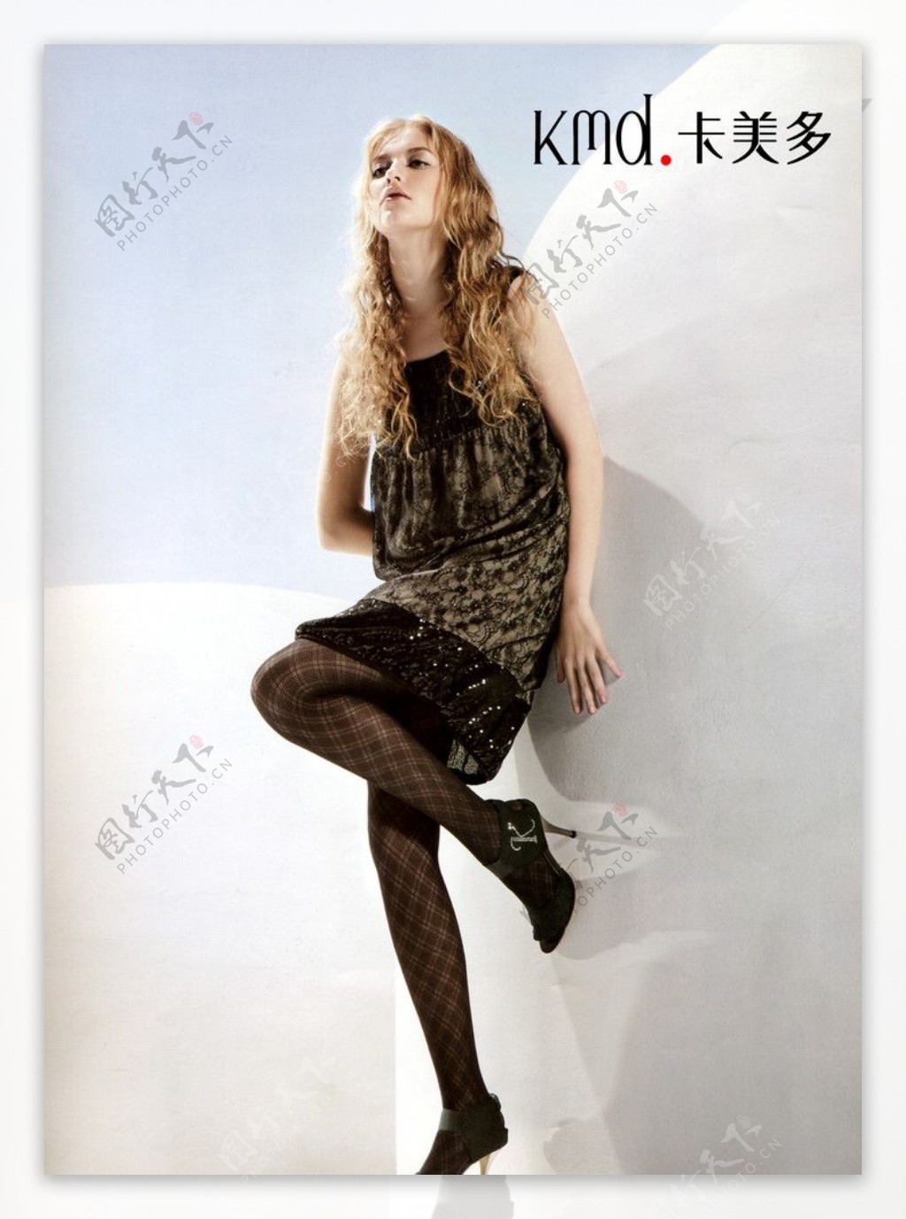 卡美多LOGO形象代言金发女郎时尚超短裙个性凉鞋新品600DPIJPG图片