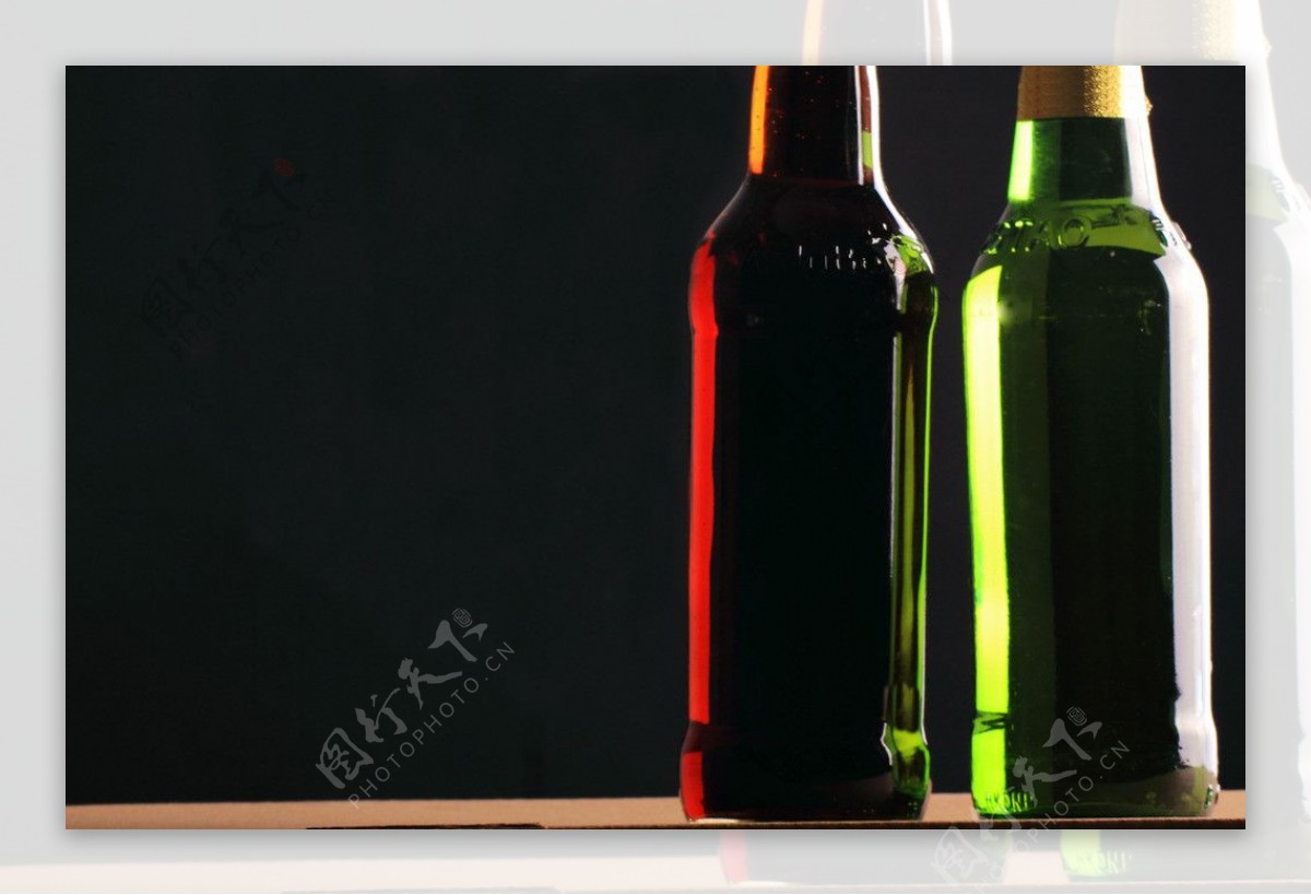 影棚酒瓶静物摄影图片
