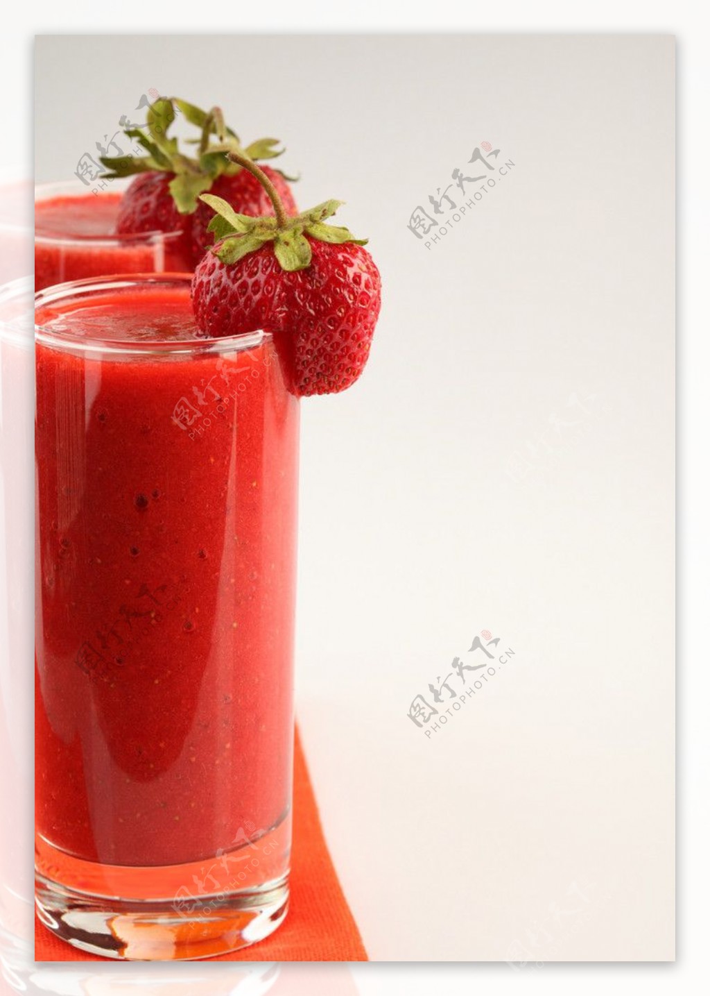 草莓果汁图片