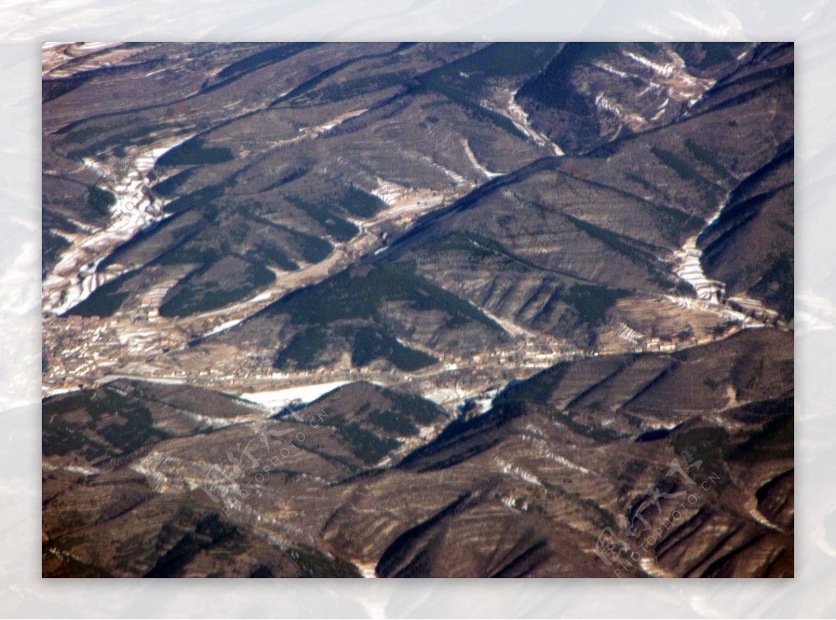 冬季的冰雪河山图片