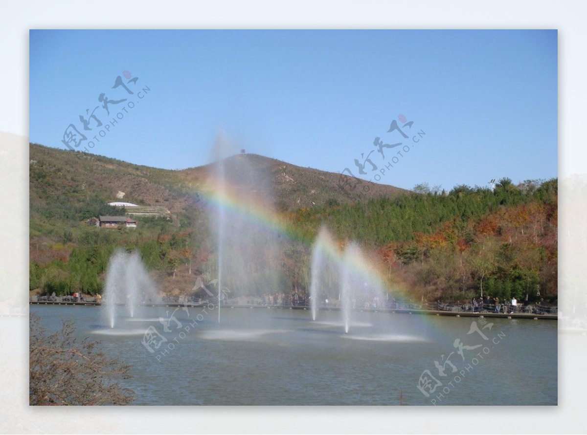 山水风和彩虹图片