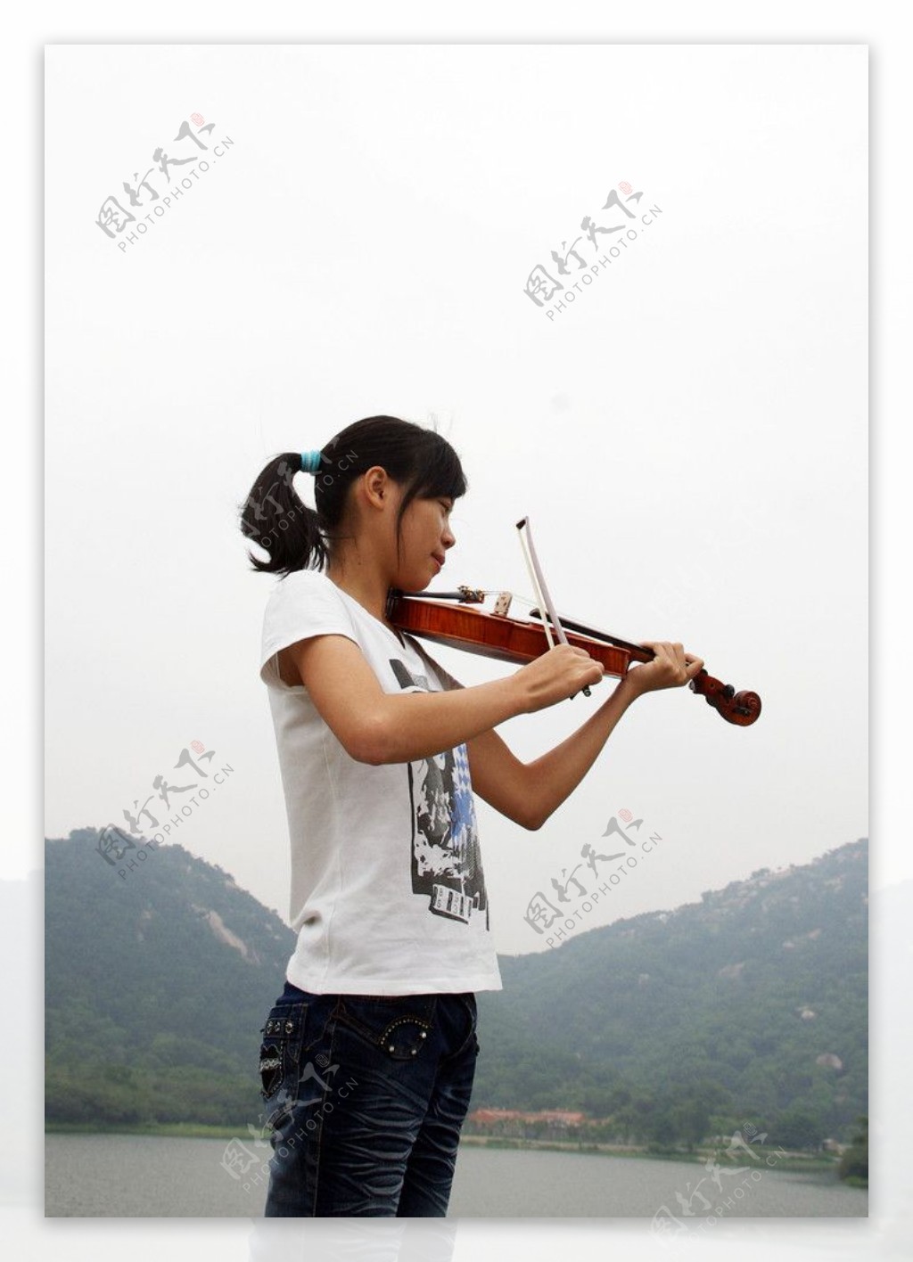 小提琴悠扬图片