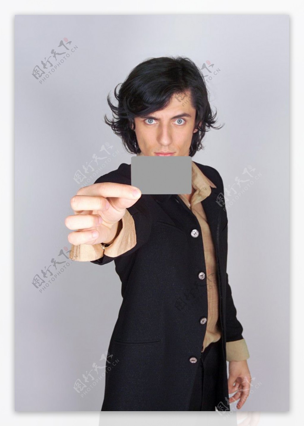 时尚先生手里的名片卡片绅士图片