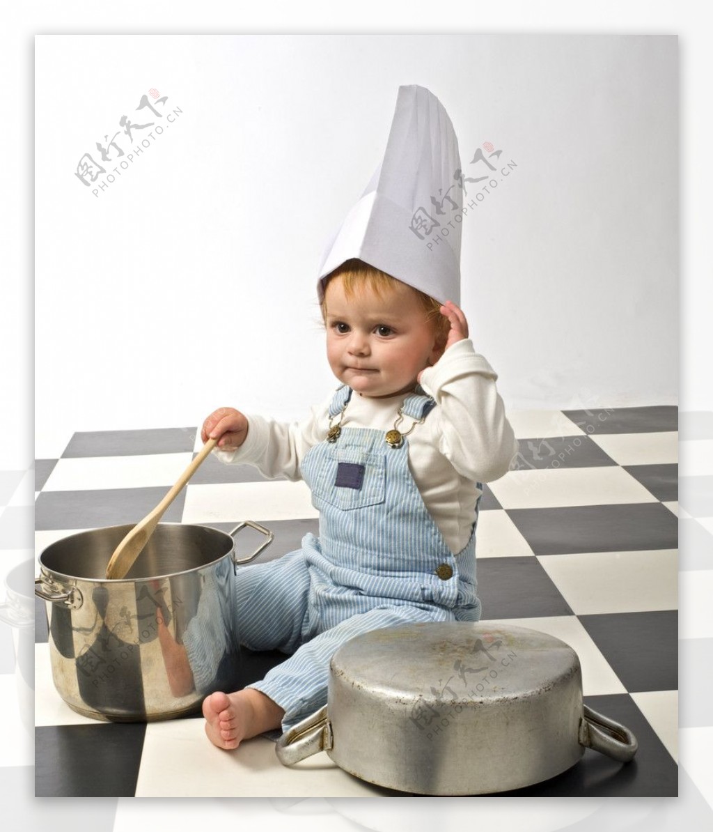 可爱小孩煮饭图图片