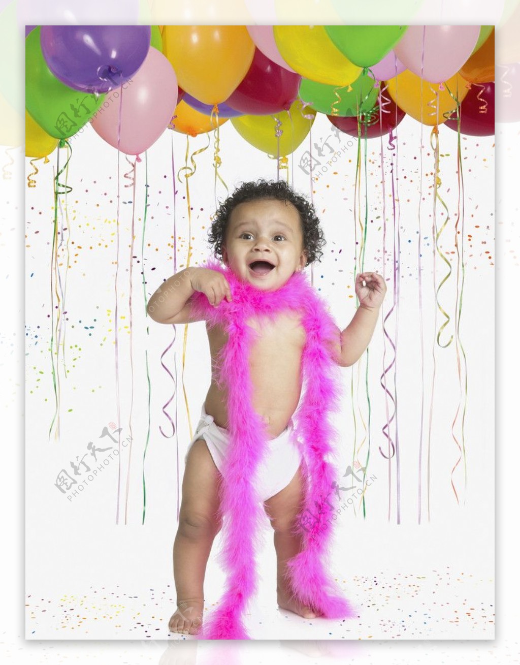 气球下的可爱宝宝婴儿图片