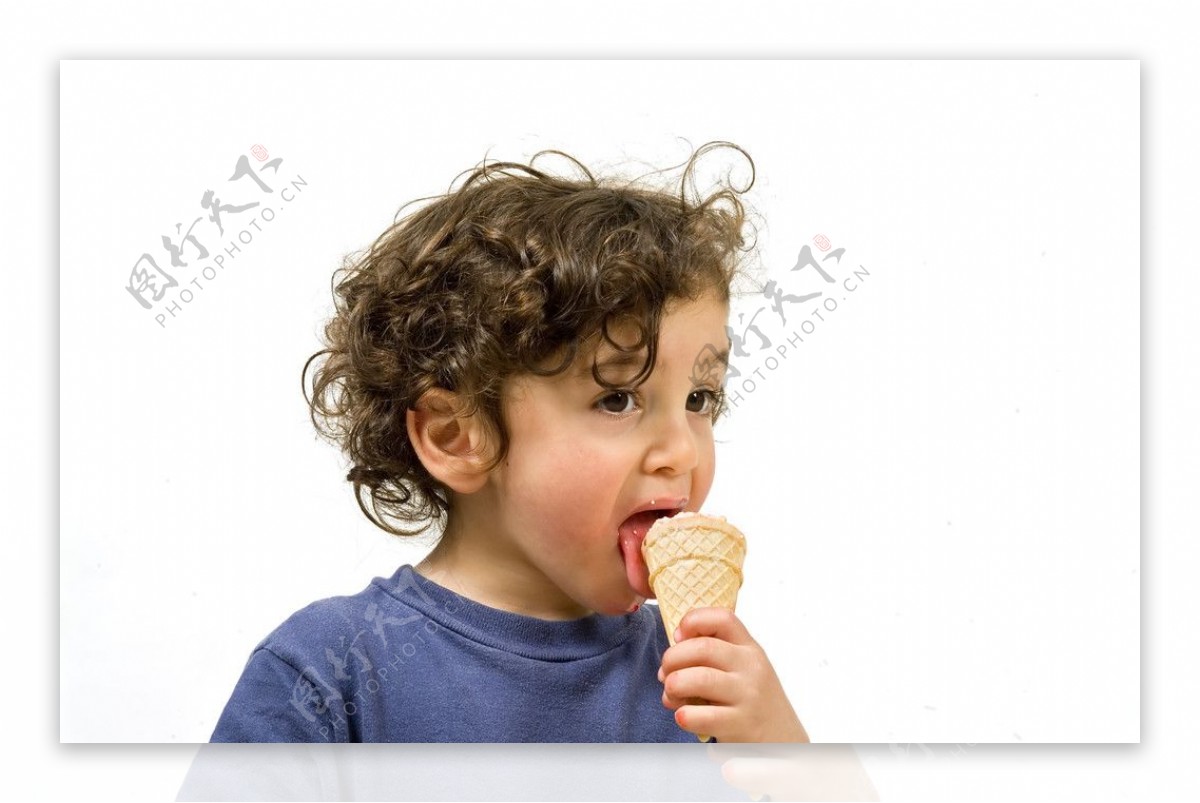 快乐小学生吃冰激凌-蓝牛仔影像-中国原创广告影像素材