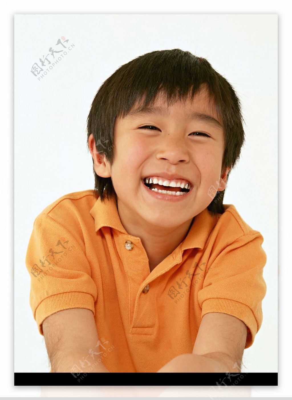 微笑快乐的小男孩图片_人像写真_人物形象-图行天下素材网
