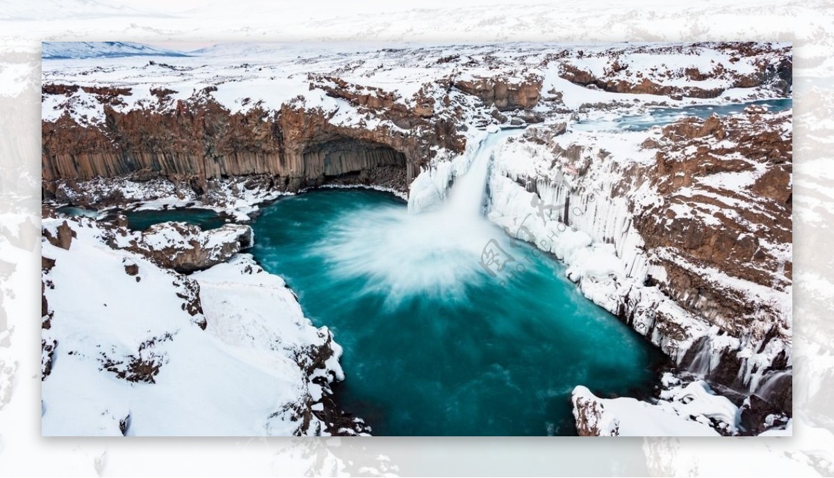 雪地湖泊摄影图