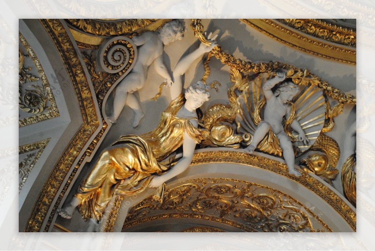 卢浮宫的金顶浮雕