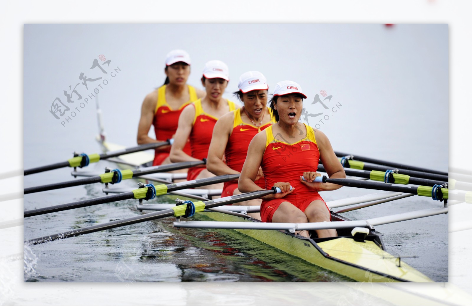 夺冠的赛艇女子四人双桨中国姑娘