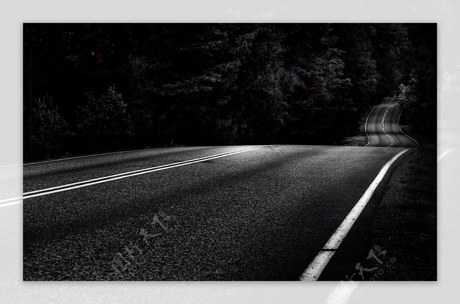 夜晚黑色道路背景