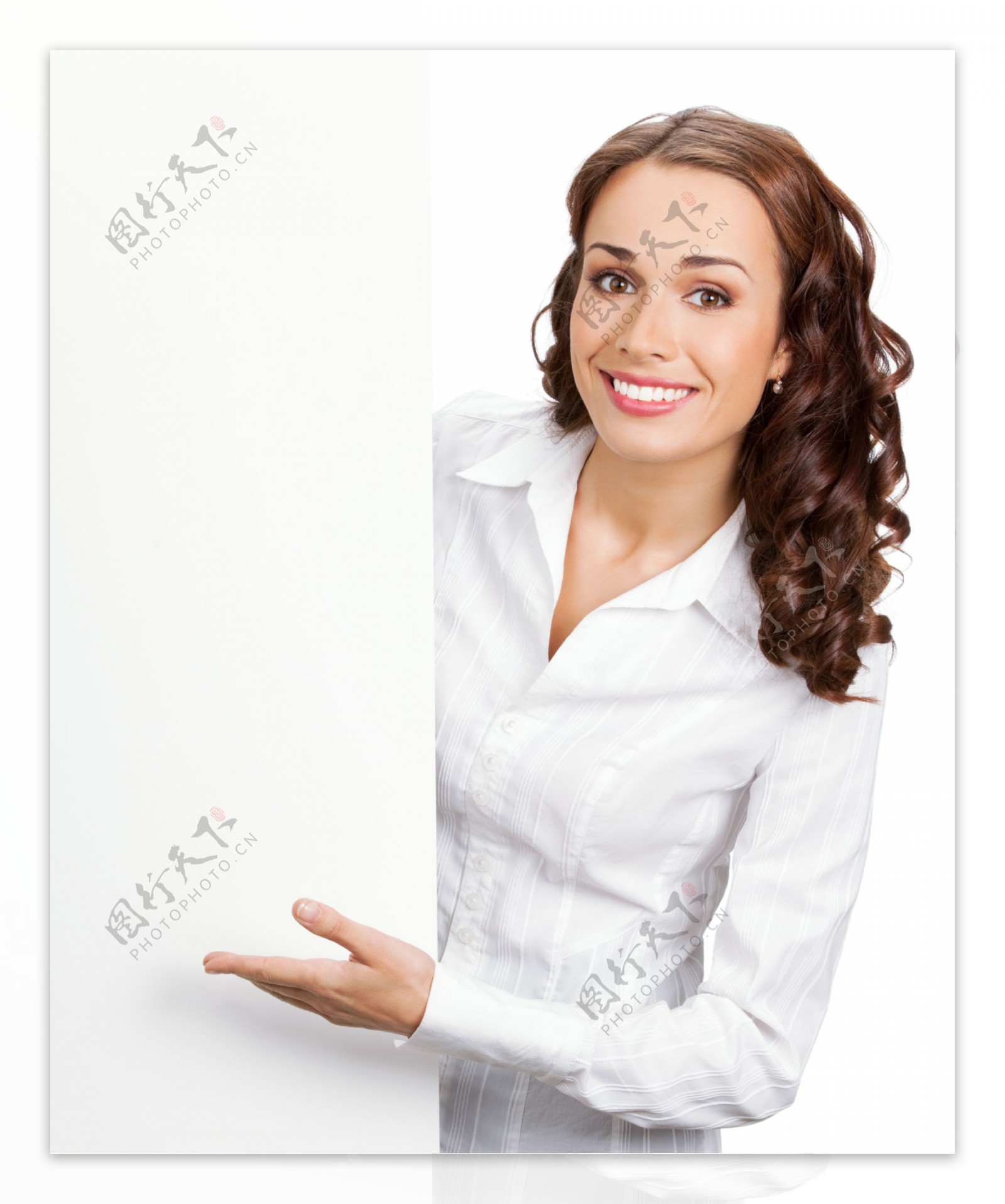 微笑的时尚女性白领图片