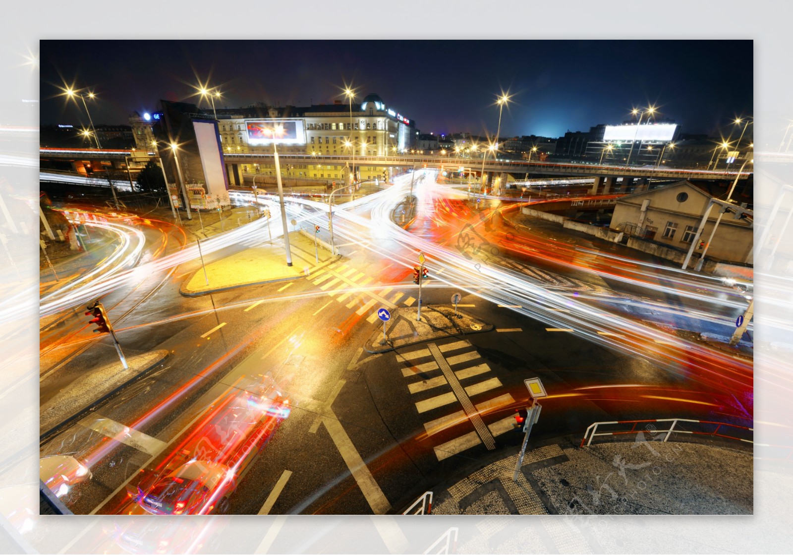 城市马路灯光图片