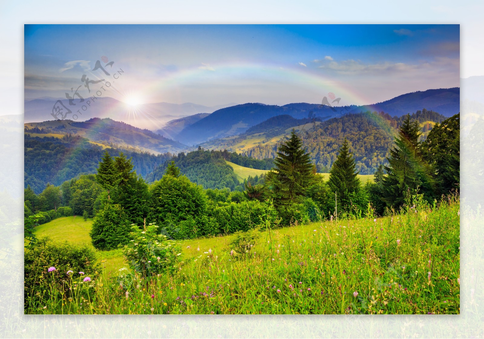 彩虹和山峰景色图片