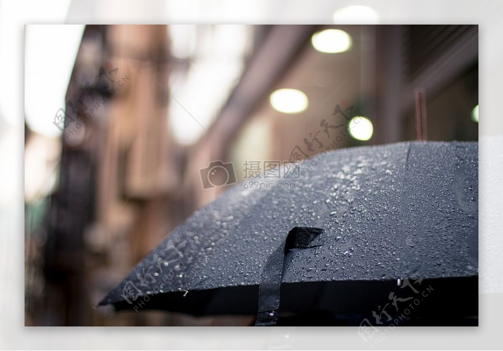 天气多雨雨伞