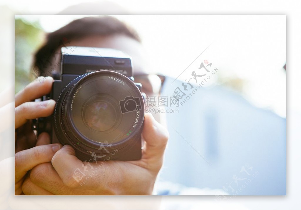 人人照相机拍摄照片摄影师摄影男孩BRONICA拍摄中格式