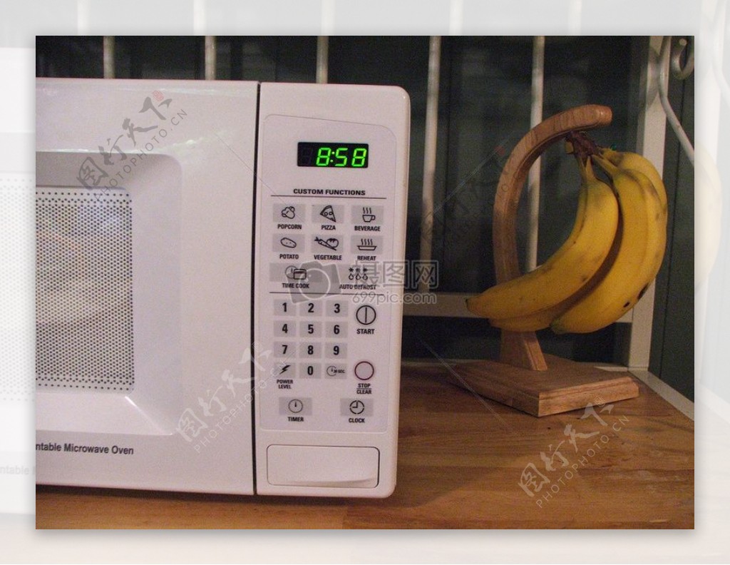 微波炉旁的香蕉