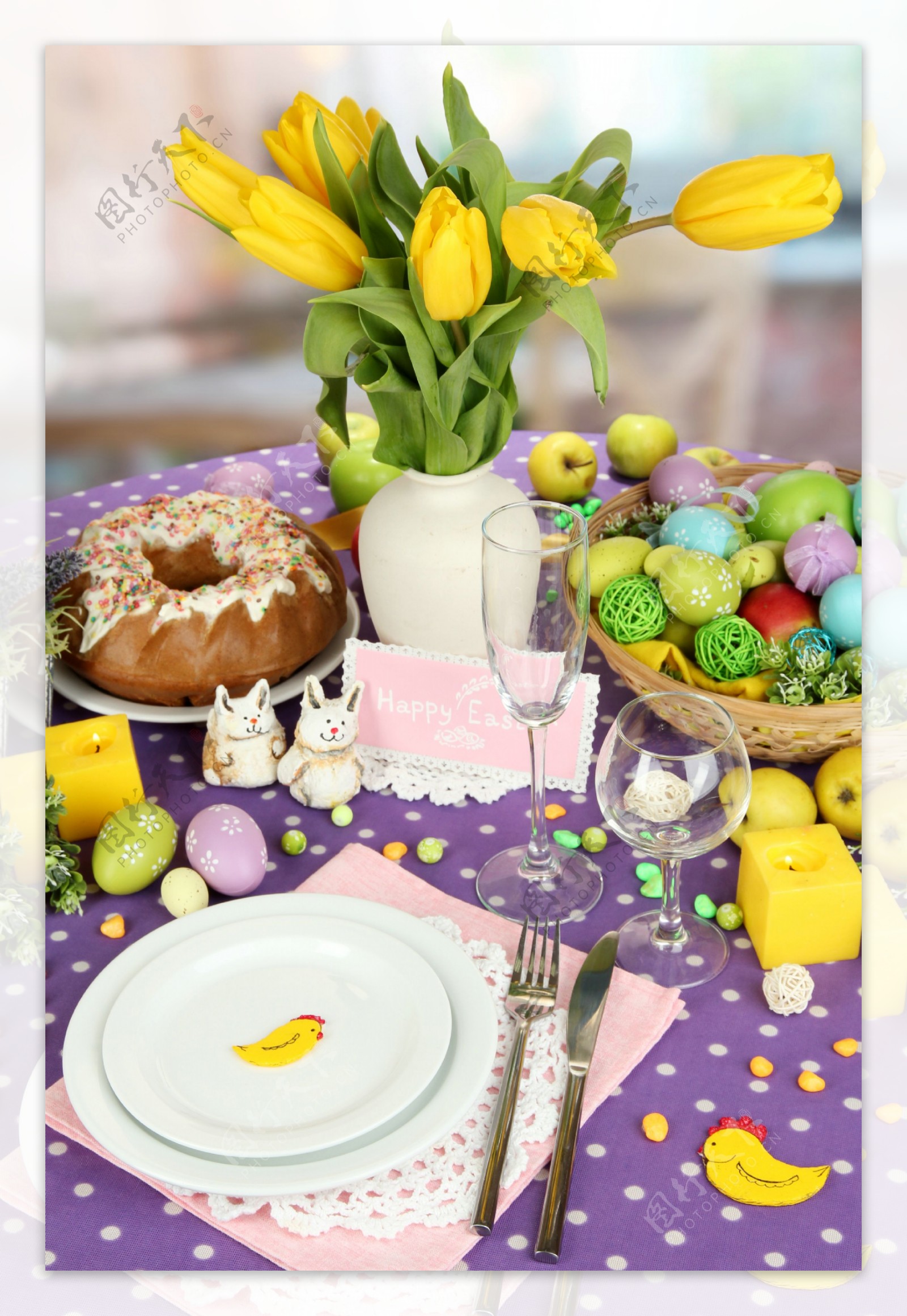 黄色郁金香与复活节美食图片