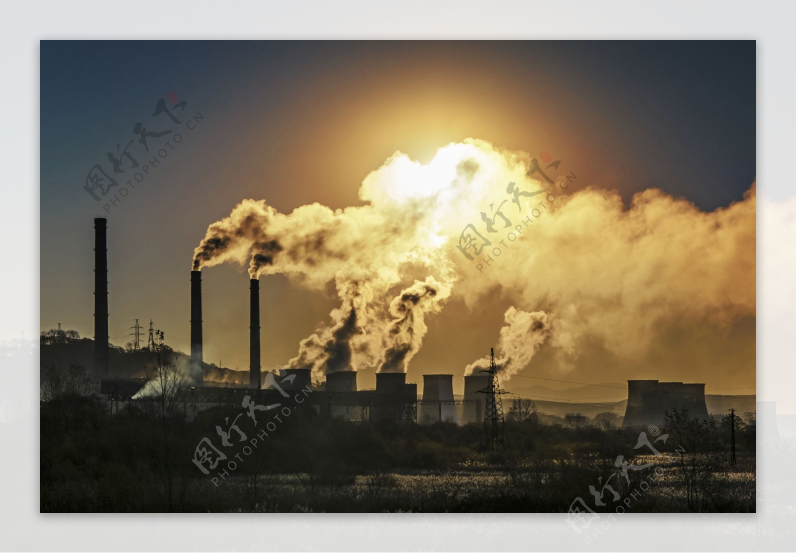 工业排放烟雾摄影图片