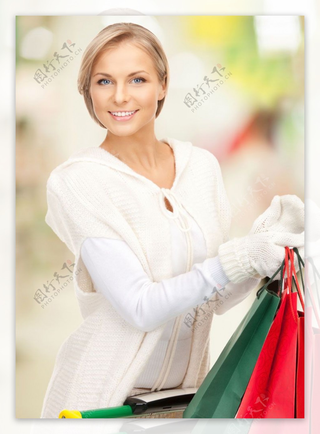 提着购物袋的女人图片