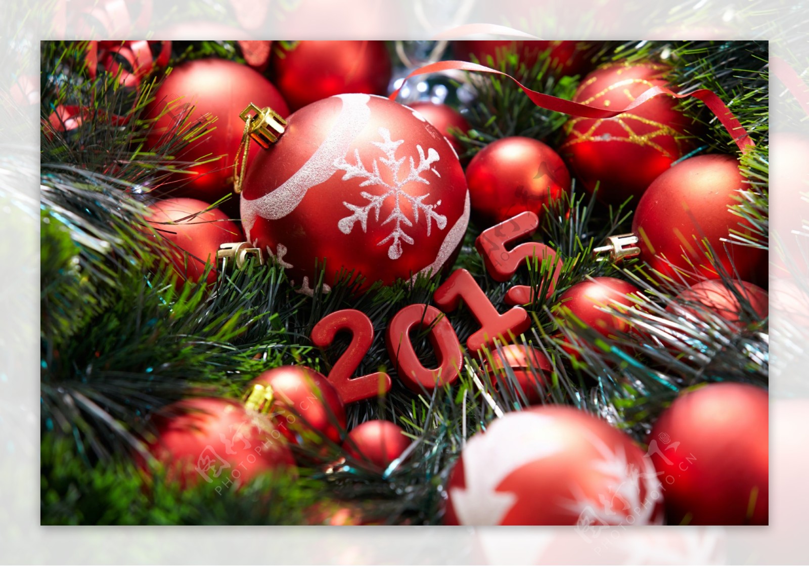 2015松枝与圣诞球图片