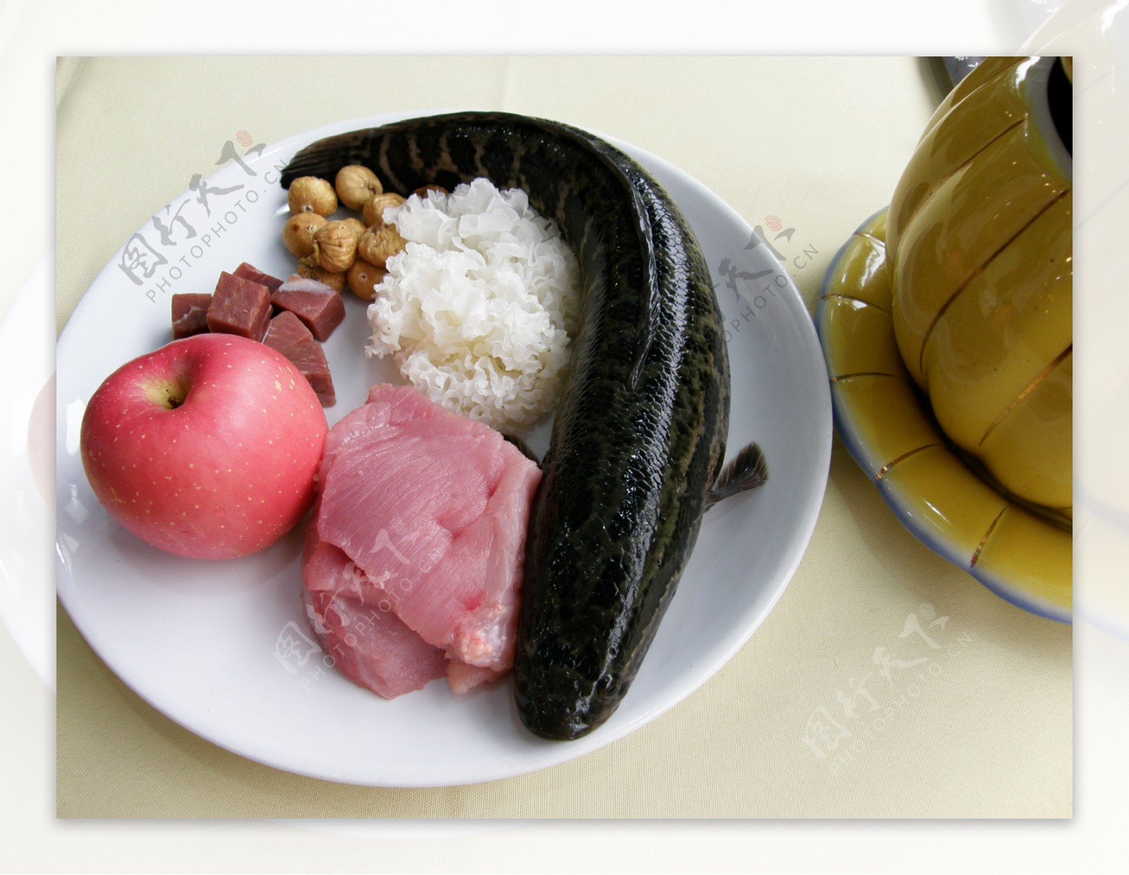 苹果生鱼汤的做法_苹果生鱼汤怎么做_苹果生鱼汤的家常做法_蝴蝶蘭【心食谱】