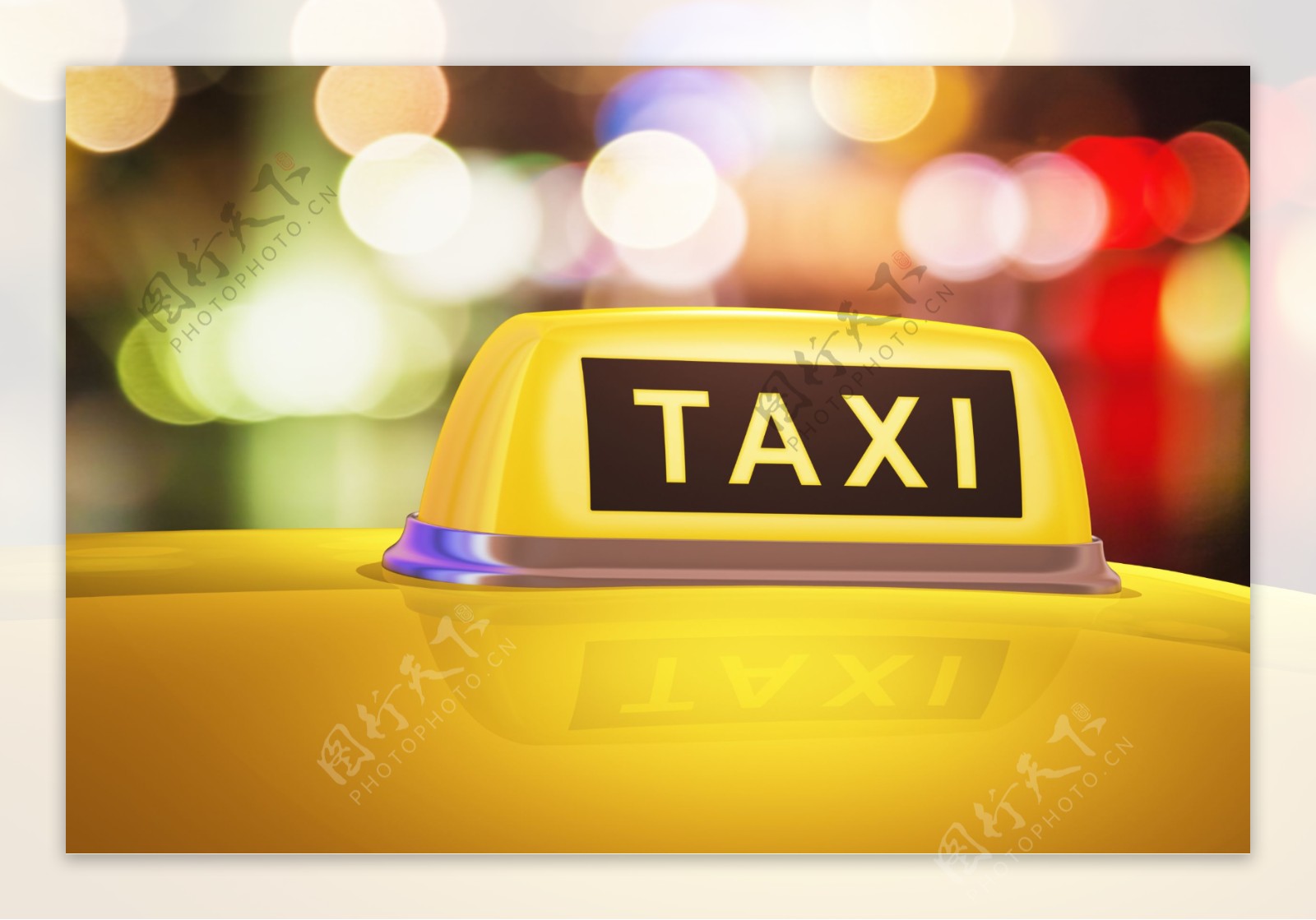灯光下的出租车标志图片