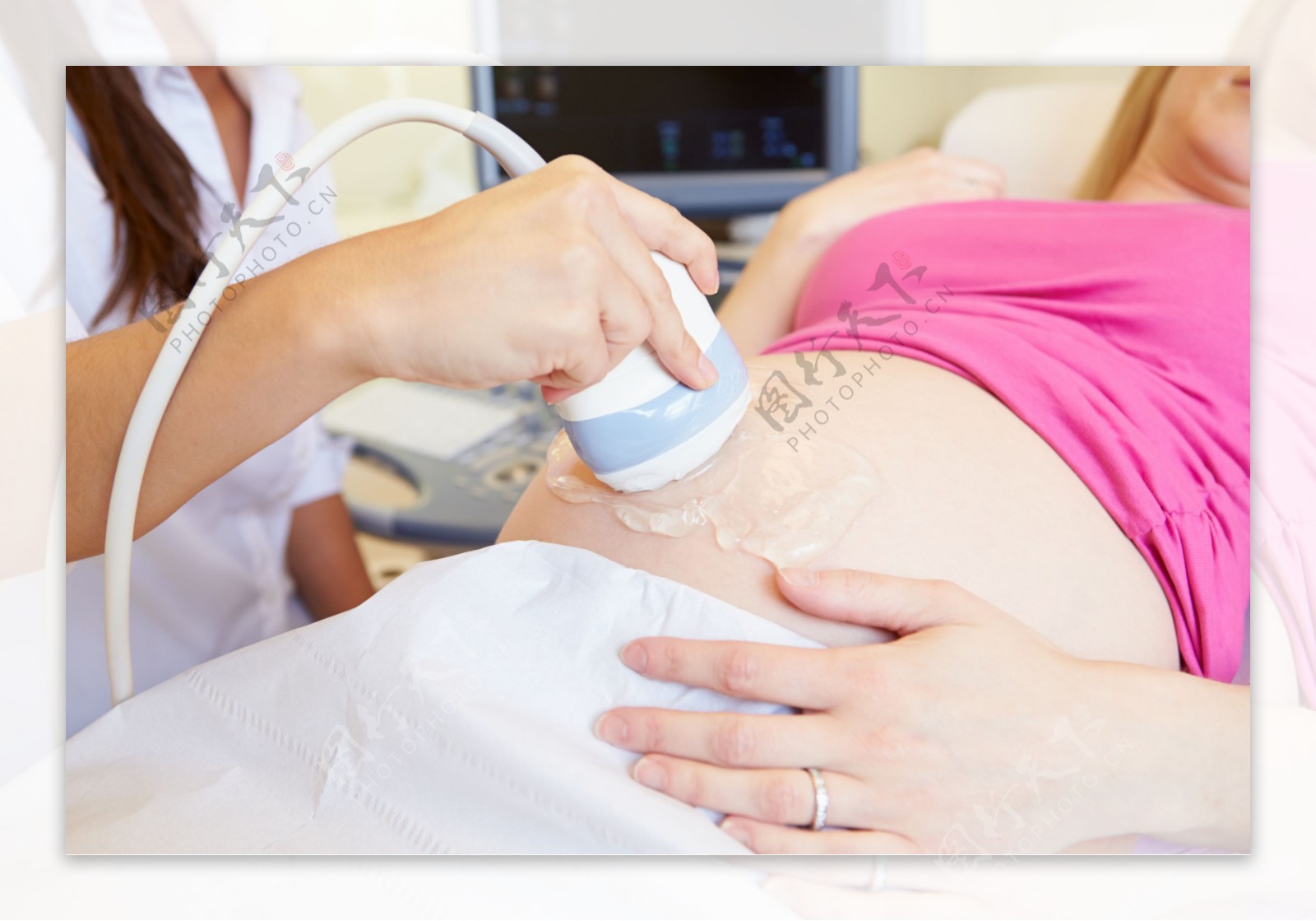 做孕期检查的孕妈妈图片