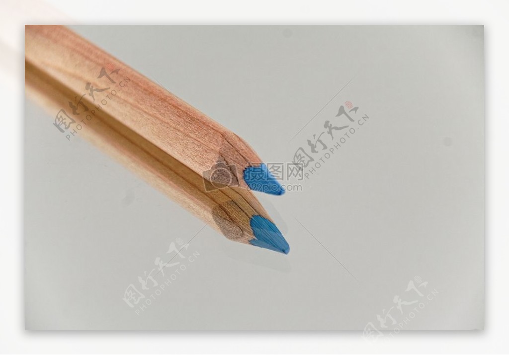 蓝色的彩色铅笔