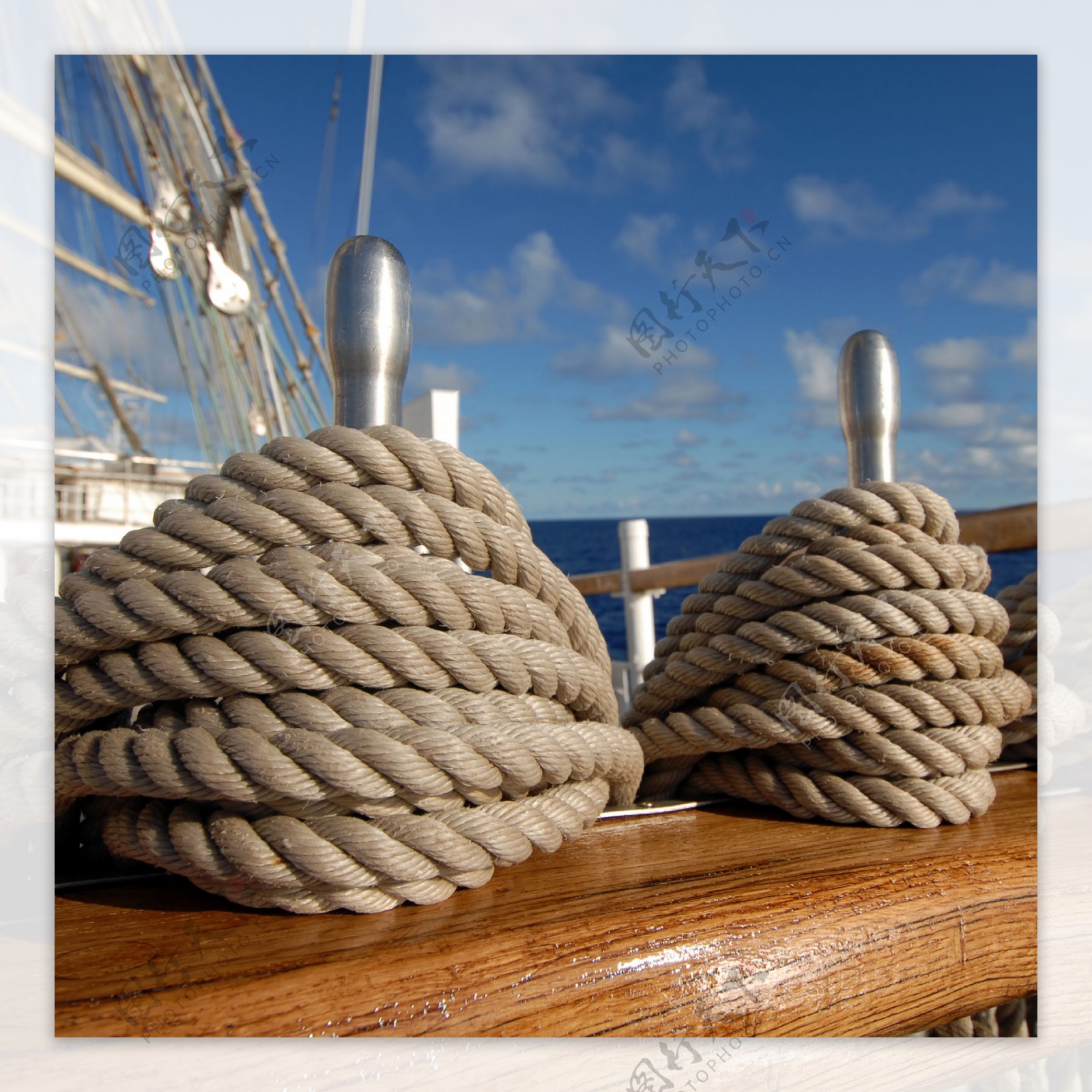 帆船上的绳子图片