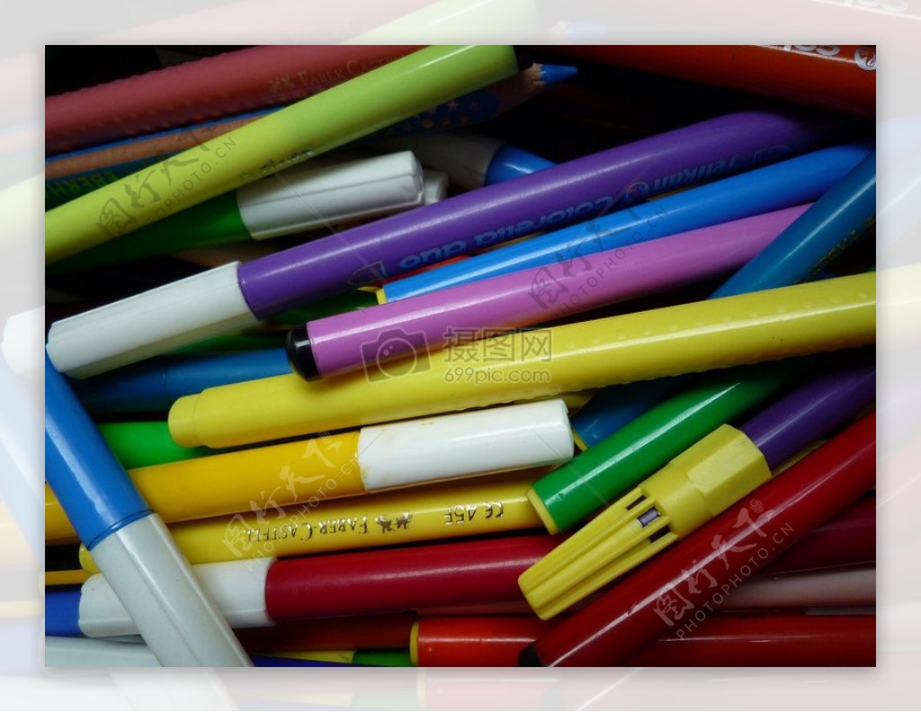 色彩丰富的钢笔