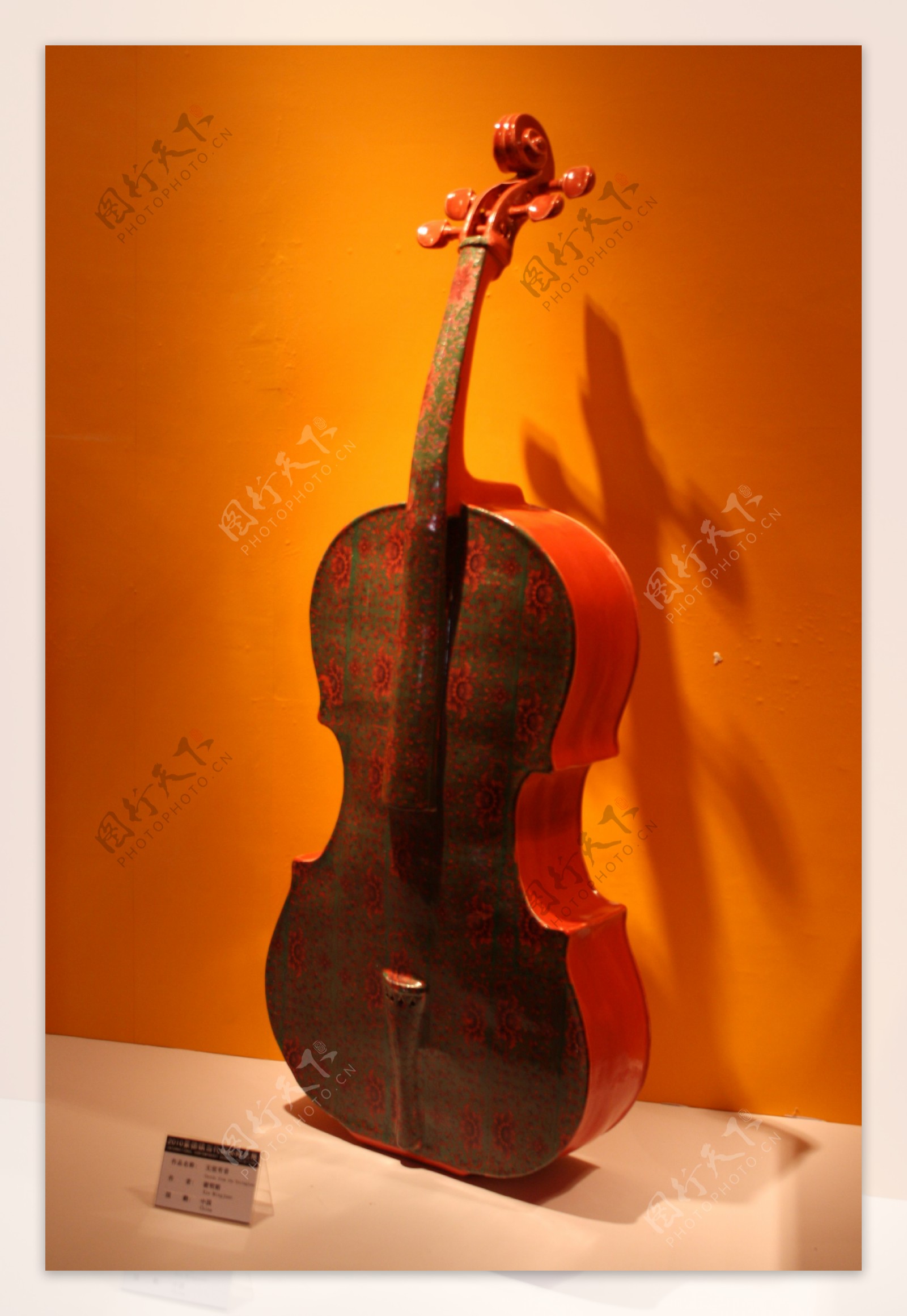 陶瓷小提琴图片