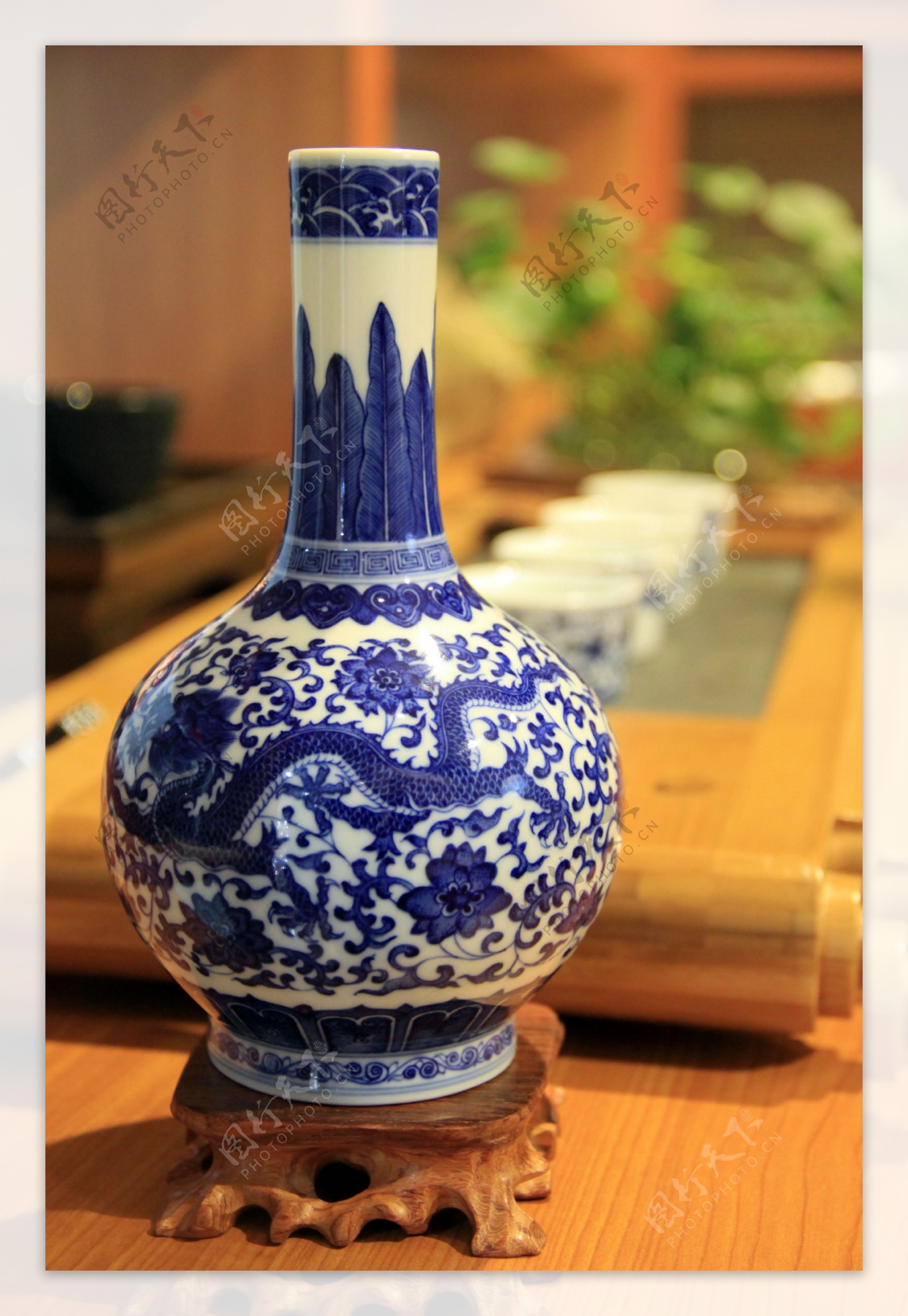 龙纹青花瓶茶道图片