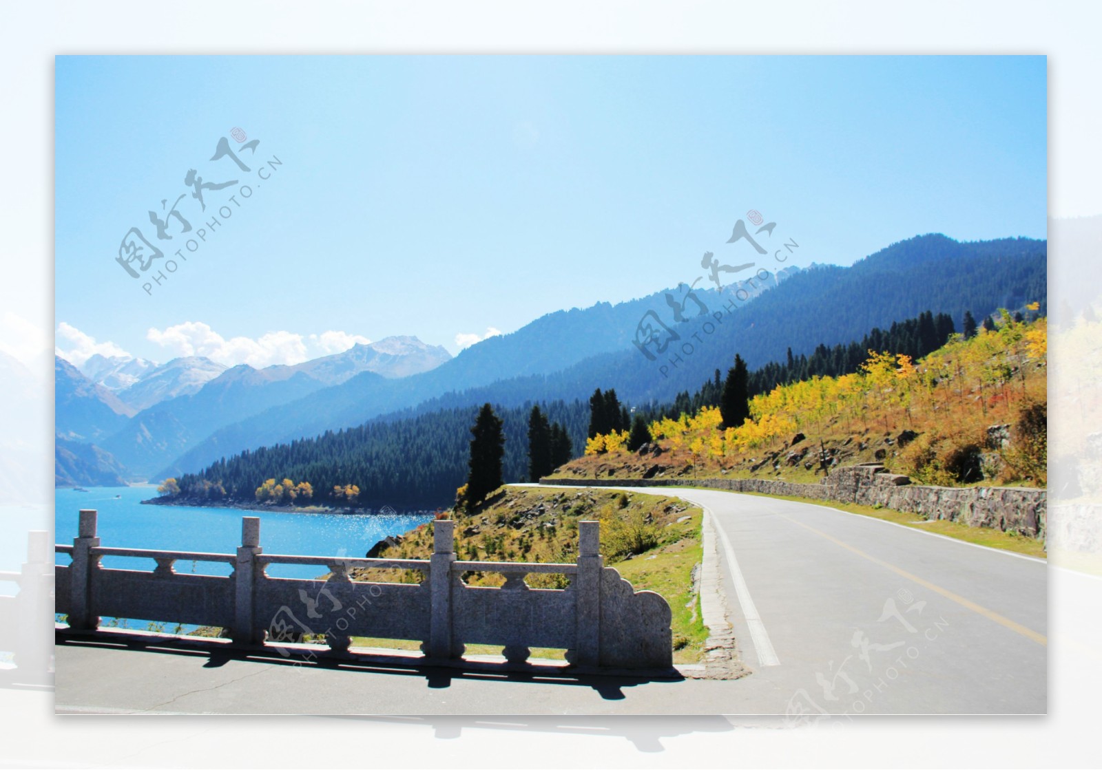 湖泊公路风景图片