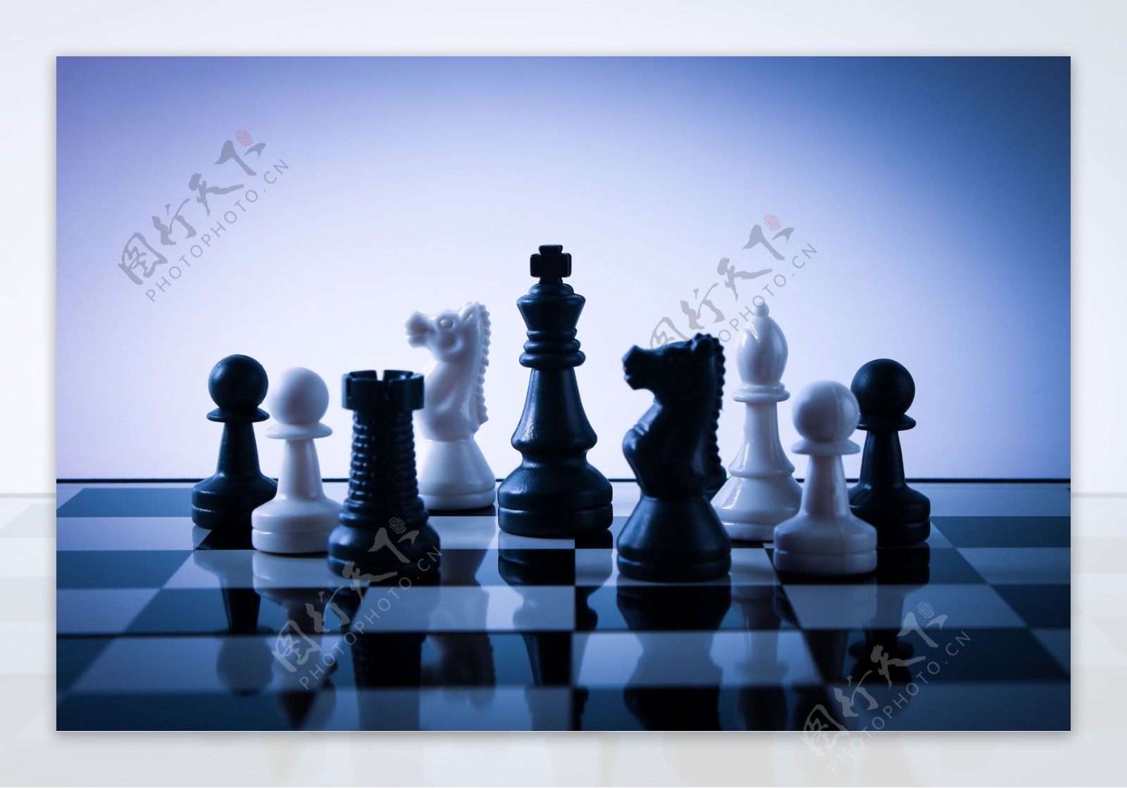 方格上的国际象棋图片