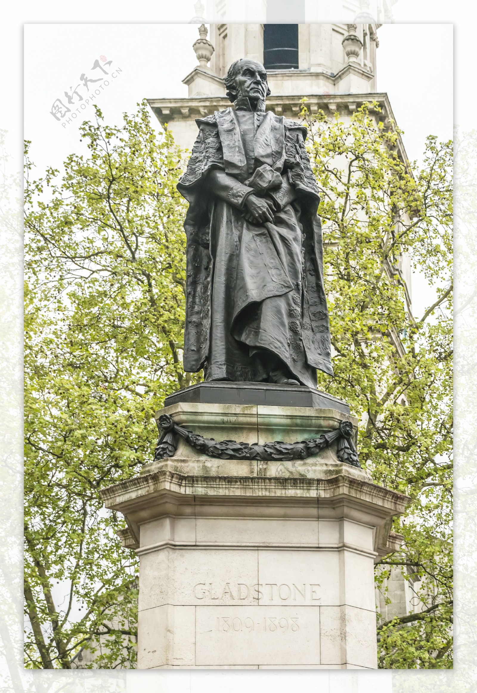 伦敦街头的雕像图片