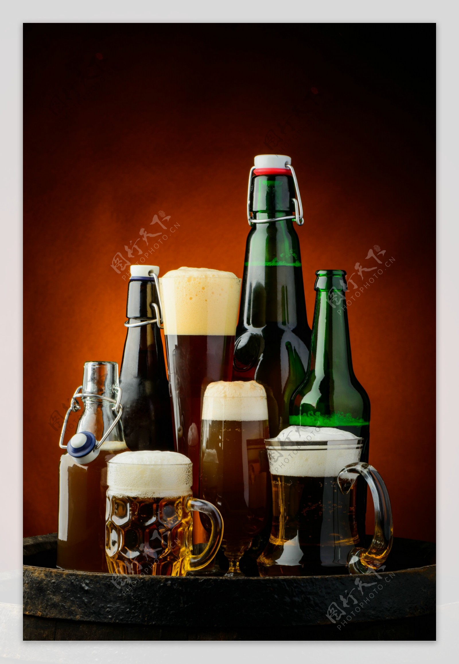 各种啤酒杯和啤酒瓶图片