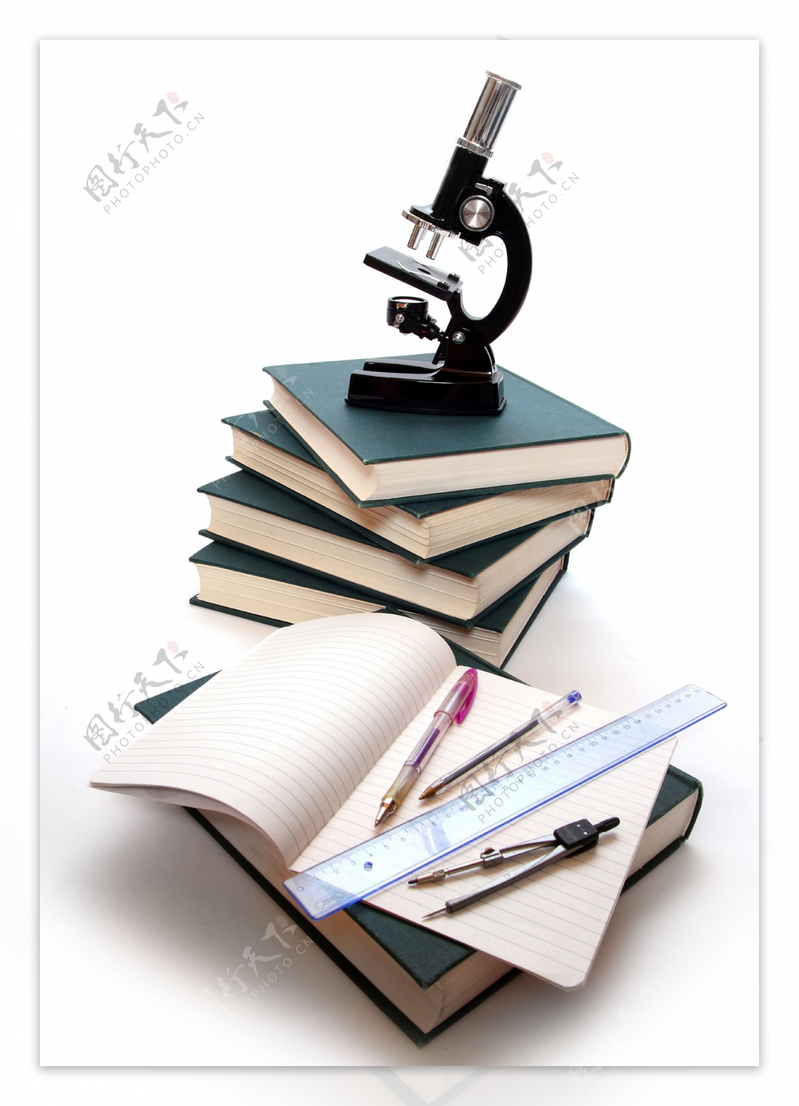 显微镜和书籍图片