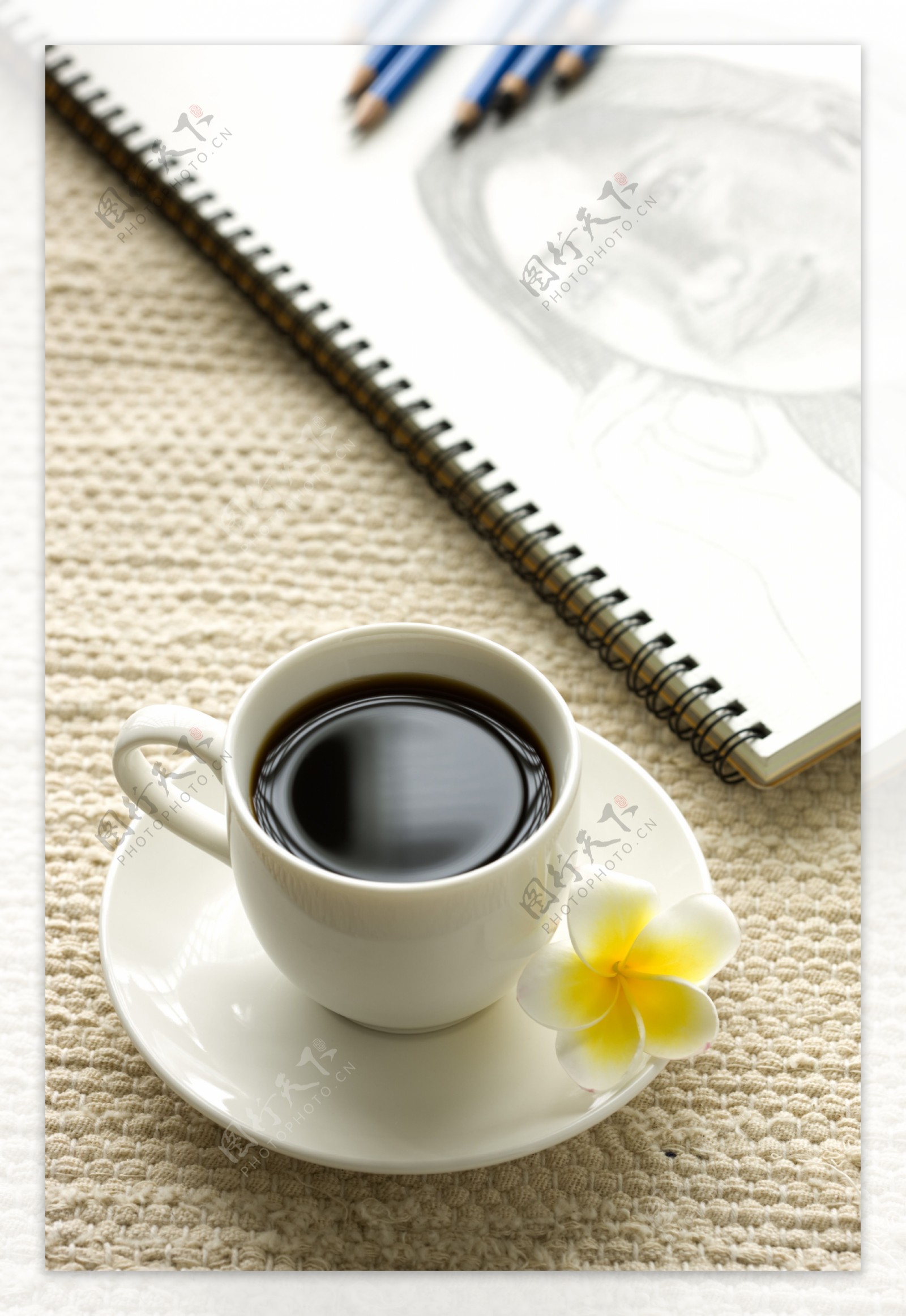 咖啡杯与记事本图片