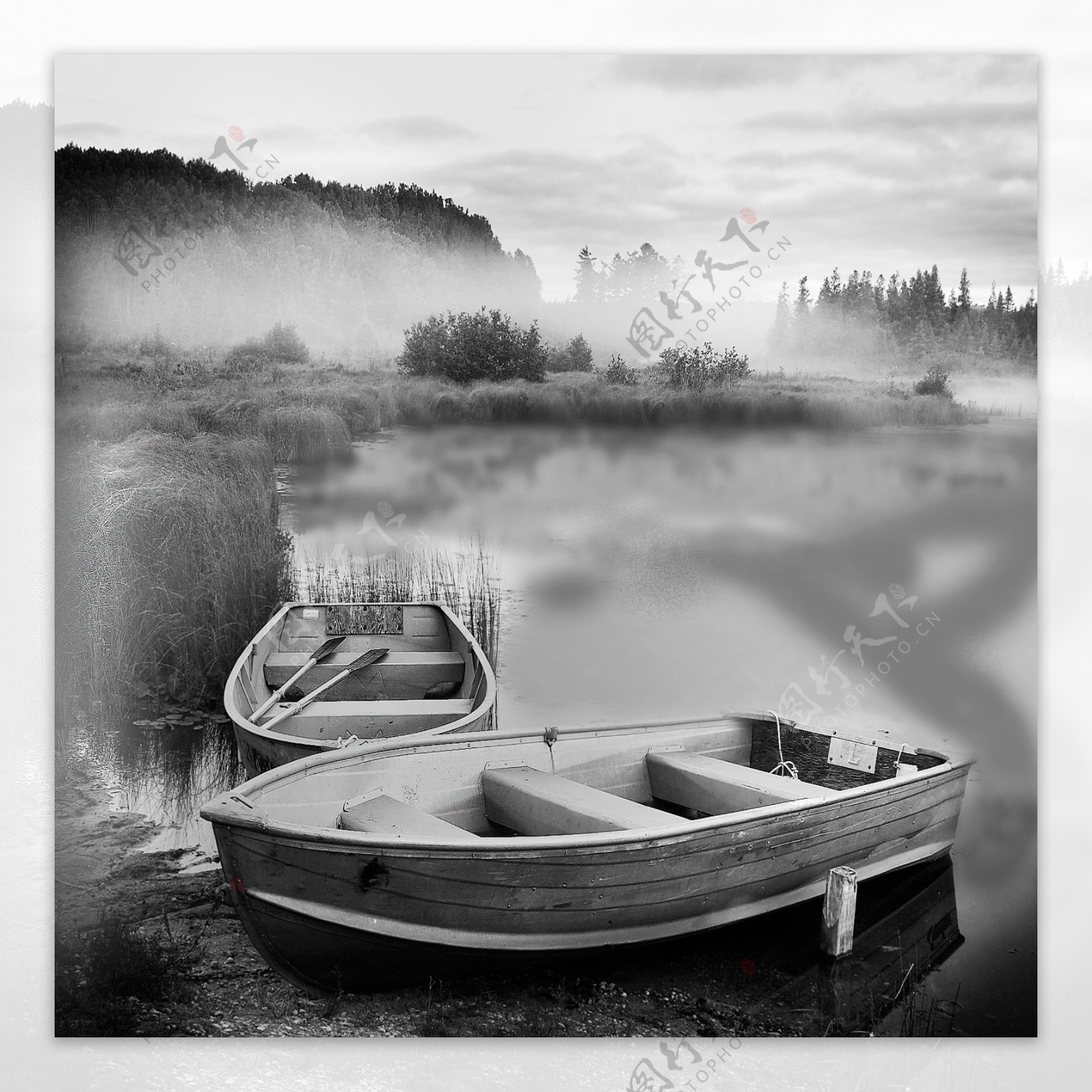黑白风景画湖边小船