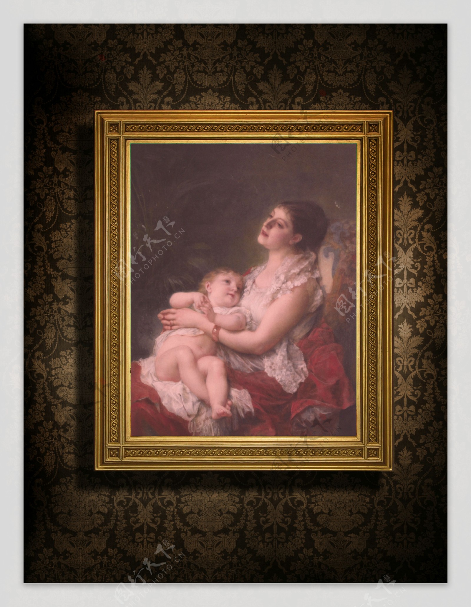 相框里抱着孩子的母亲图片