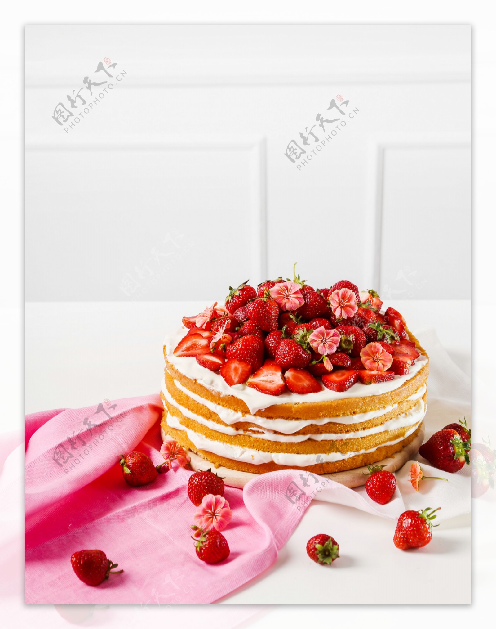 草莓蛋糕美食图片