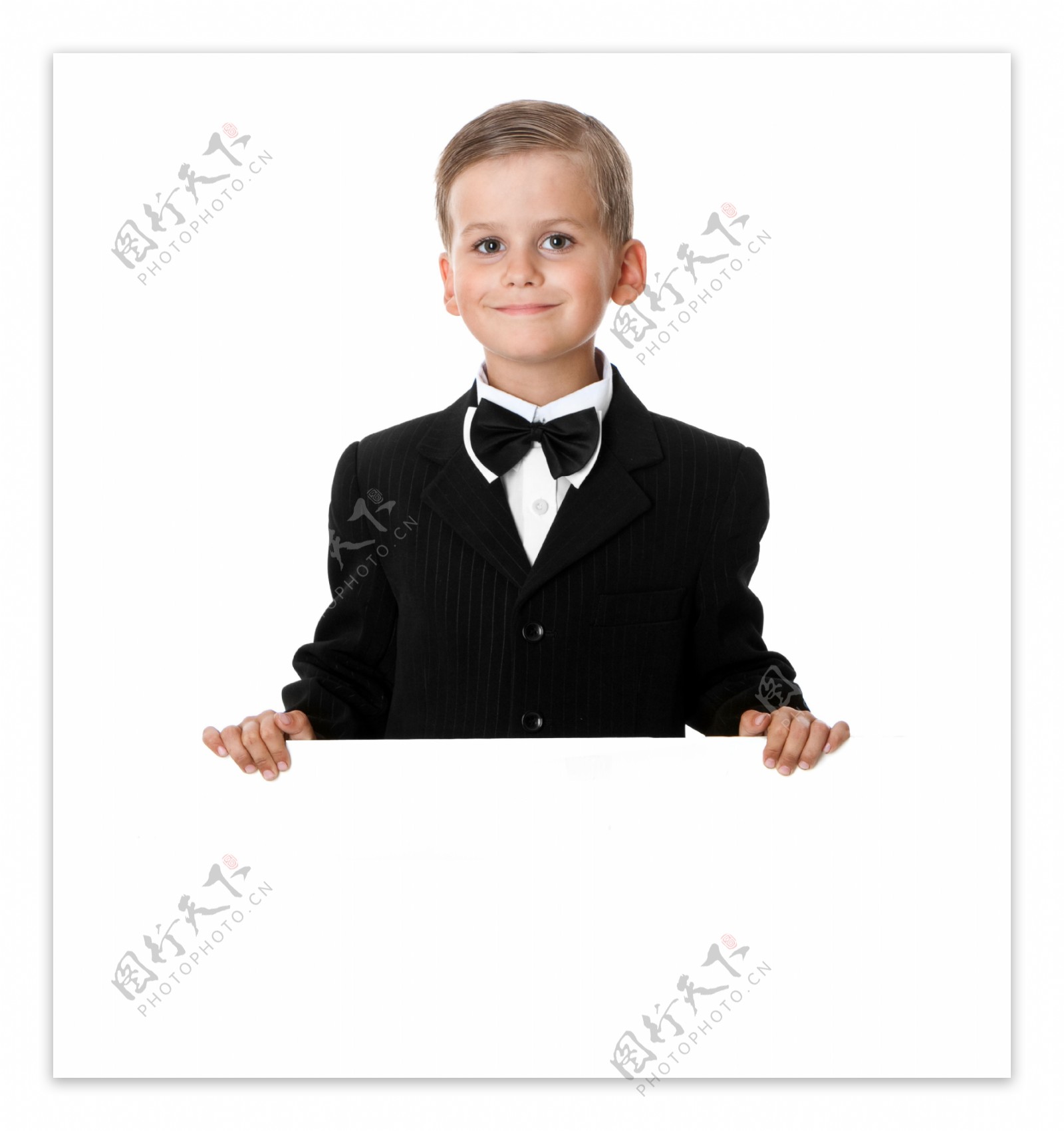 手拿着白板的小男孩图片