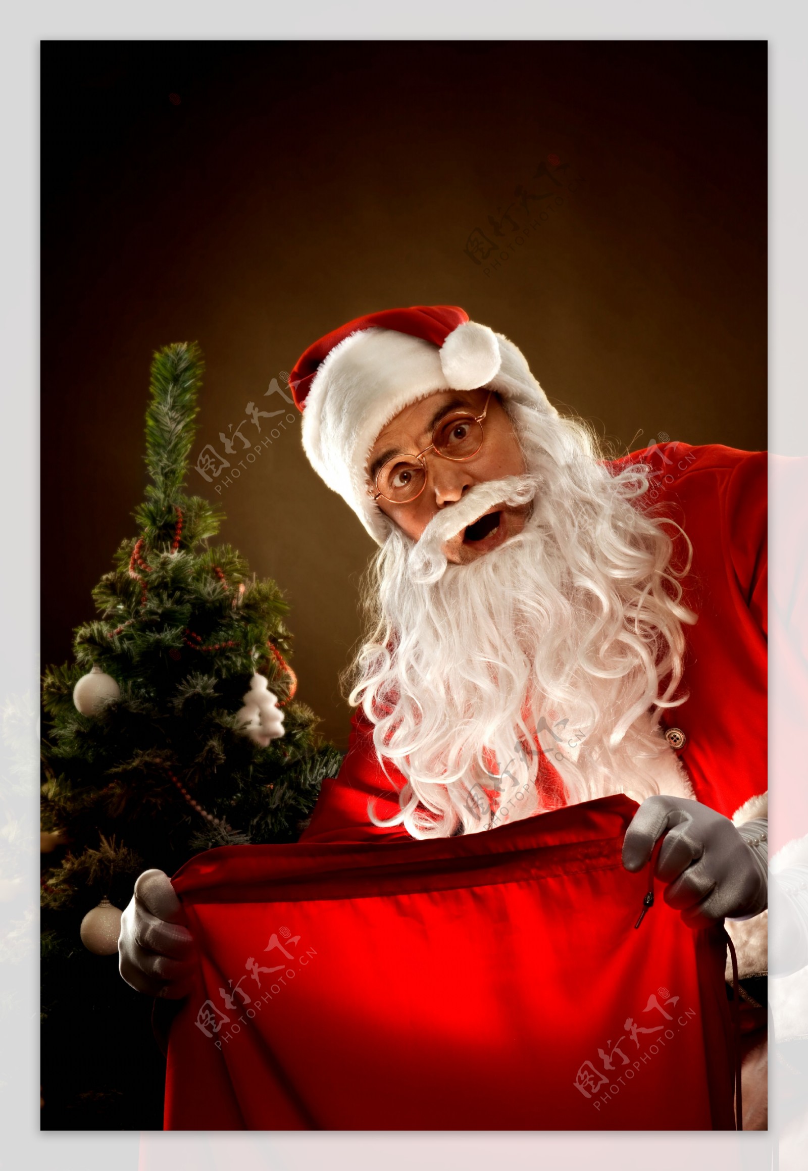 送礼物的圣诞老人图片